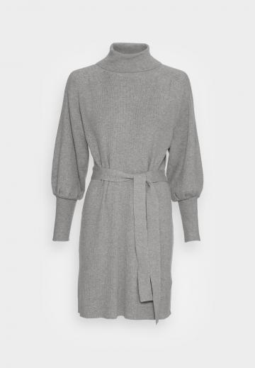 Вязаное платье