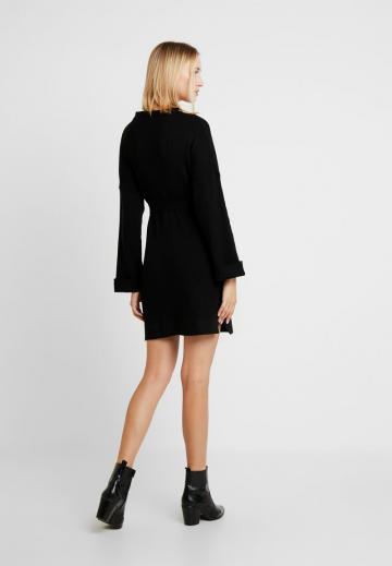 Вязаное платье