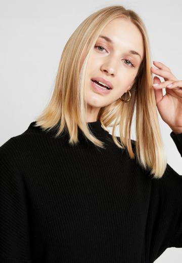 Вязаное платье