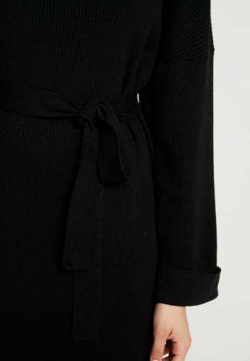 Вязаное платье