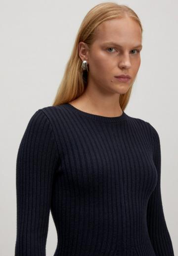 Вязаное платье