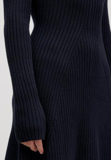 Вязаное платье