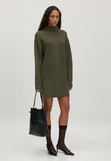 Вязаное платье