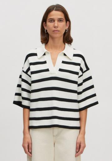 Пуловер с вырезом V