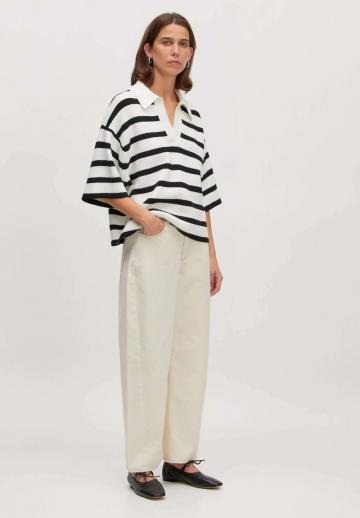 Пуловер с вырезом V