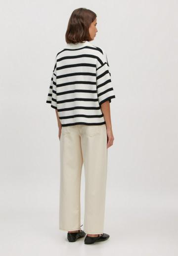 Пуловер с вырезом V