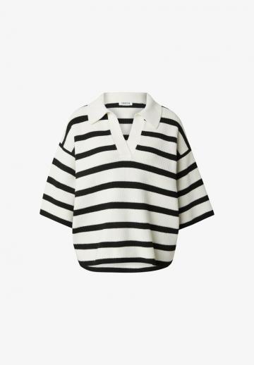 Пуловер с вырезом V