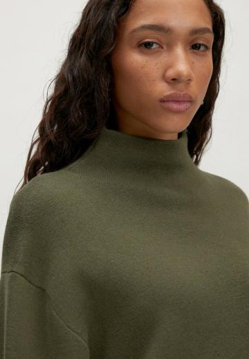 Вязаное платье