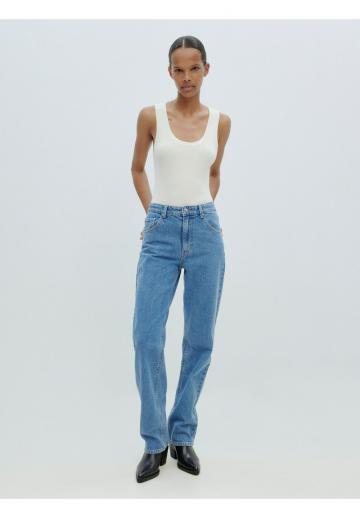 Прямые джинсы