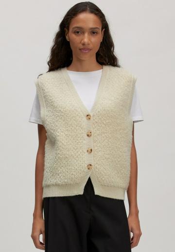 Вязаный жилет