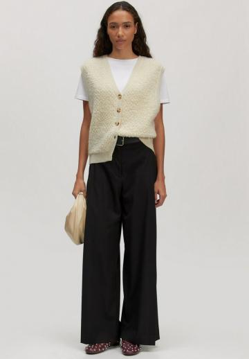 Вязаный жилет