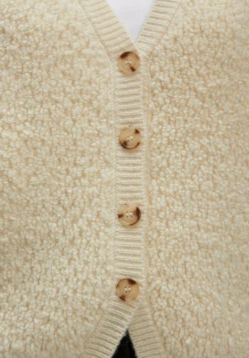 Вязаный жилет