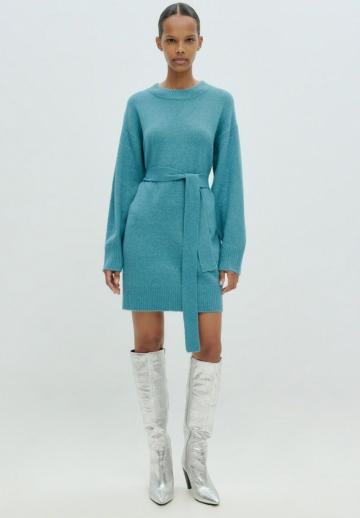 Вязаное платье