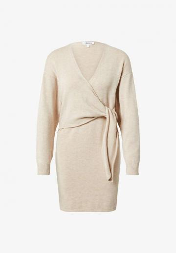 Вязаное платье