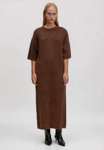 Вязаное платье