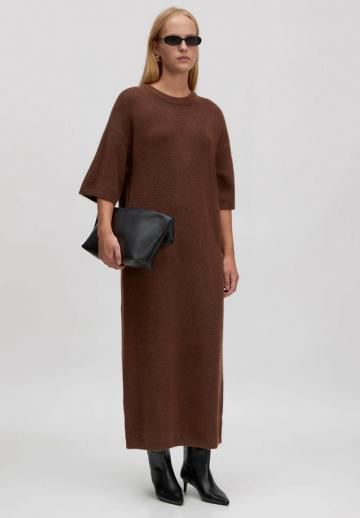 Вязаное платье
