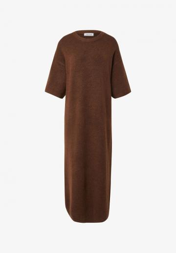 Вязаное платье