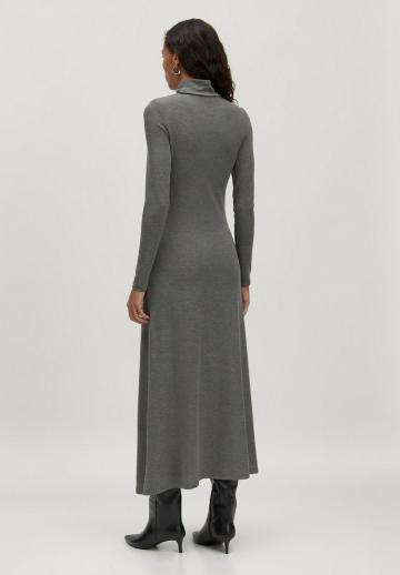 Вязаное платье