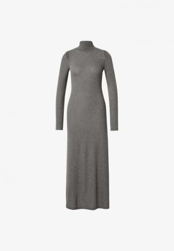 Вязаное платье