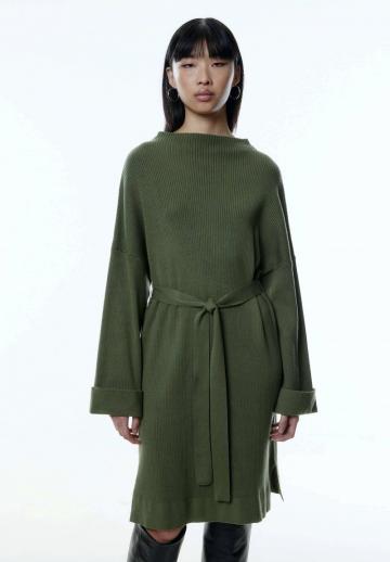 Вязаное платье