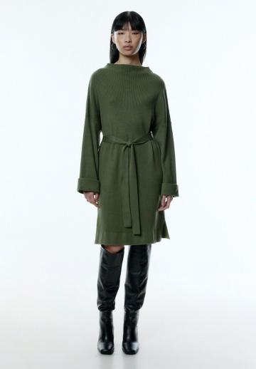 Вязаное платье