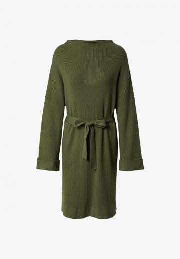 Вязаное платье