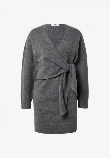 Вязаное платье