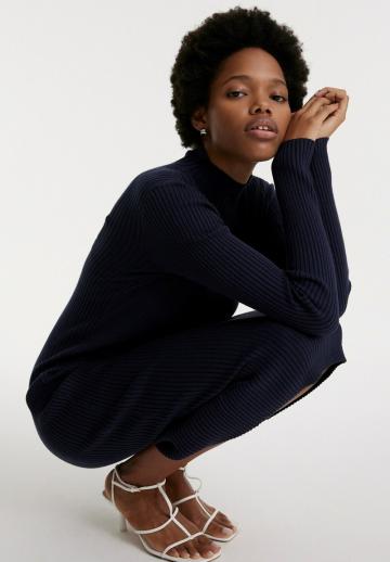 Платье футляр