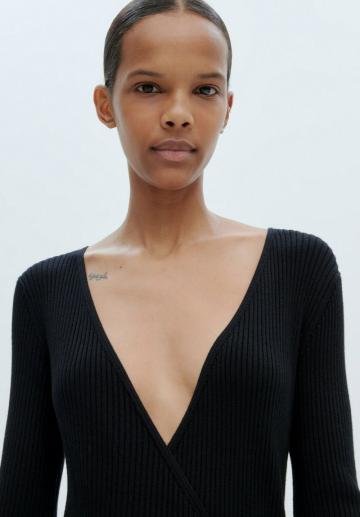 Вязаное платье