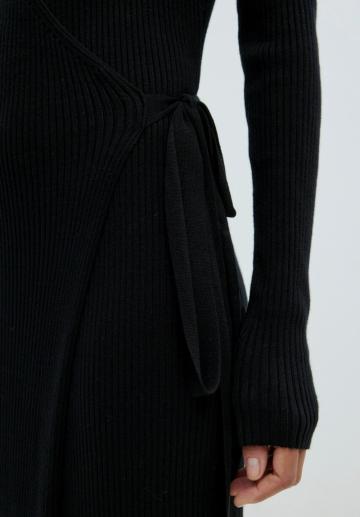 Вязаное платье