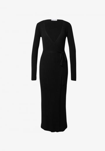 Вязаное платье