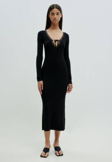 Вязаное платье