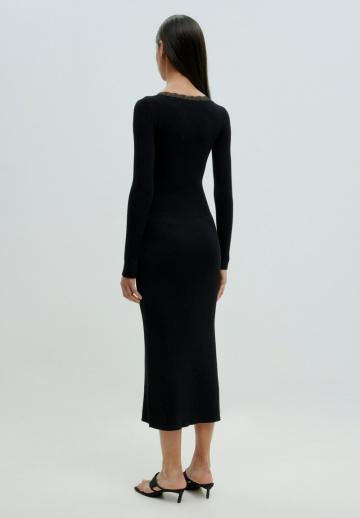 Вязаное платье