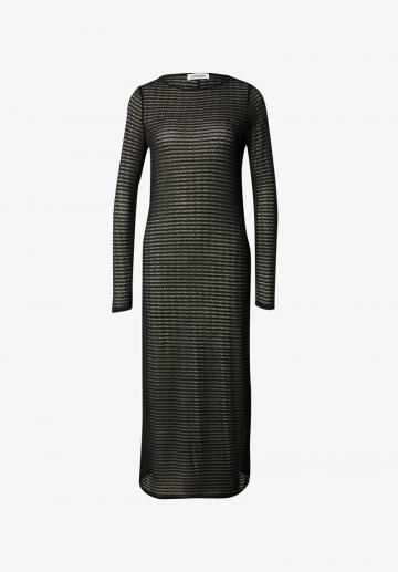 Вязаное платье