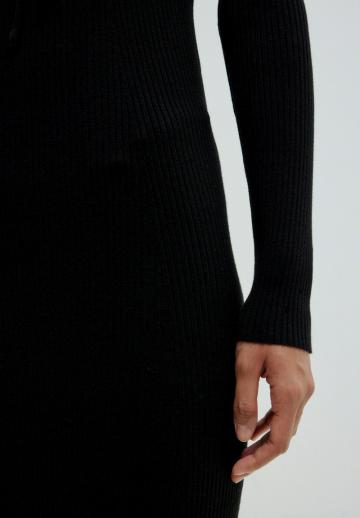 Вязаное платье