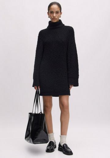 Вязаное платье