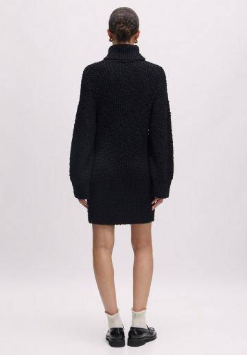 Вязаное платье