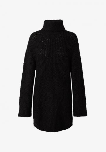 Вязаное платье