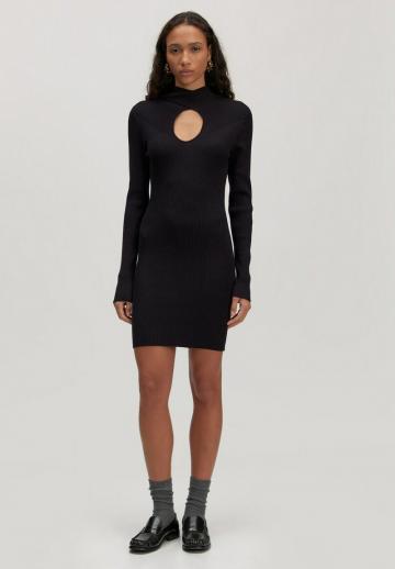 Вязаное платье