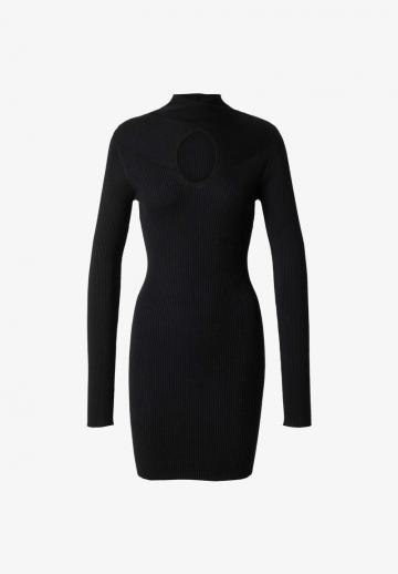 Вязаное платье