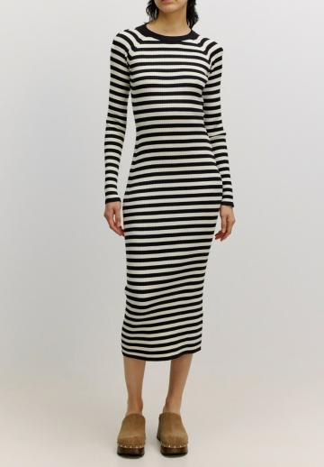 Вязаное платье