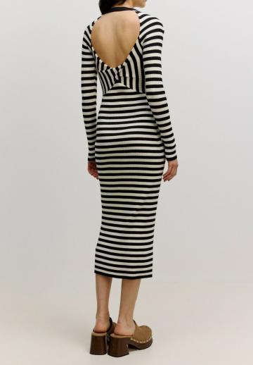 Вязаное платье