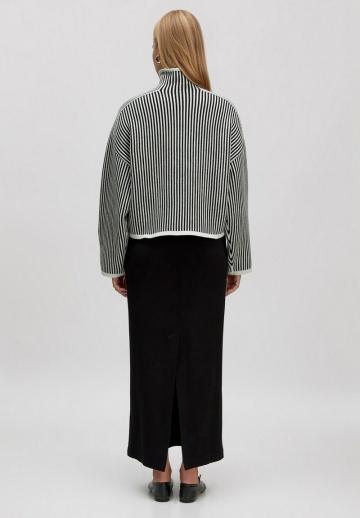 Пуловер в полоску