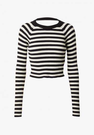 Пуловер в полоску