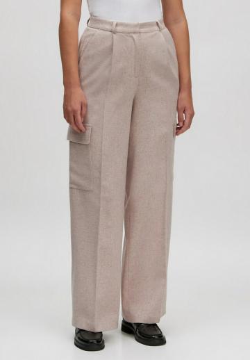 Брюки с накладными карманами