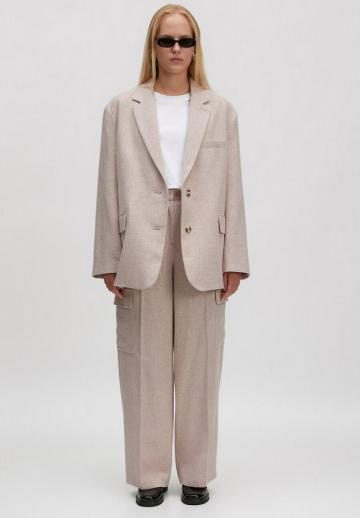 Брюки с накладными карманами