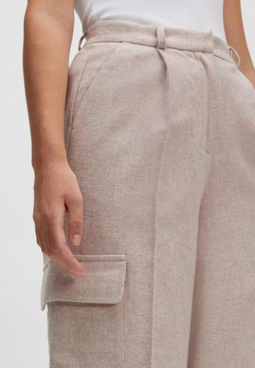 Брюки с накладными карманами