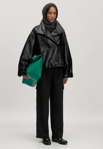 Брюки с накладными карманами