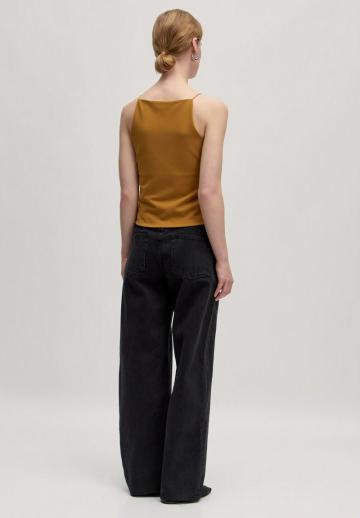 Топ на бретельках