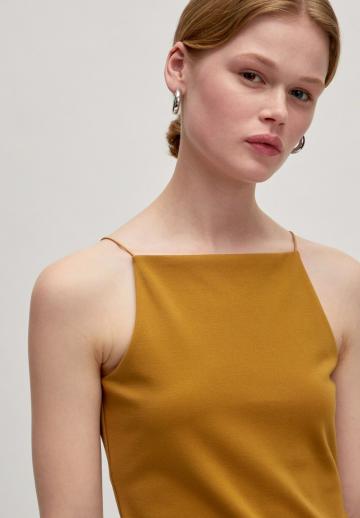 Топ на бретельках